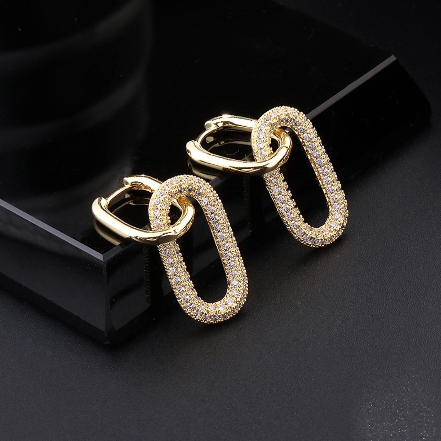 Paperclip Chain Hoop Earrings – Lightweight Trend