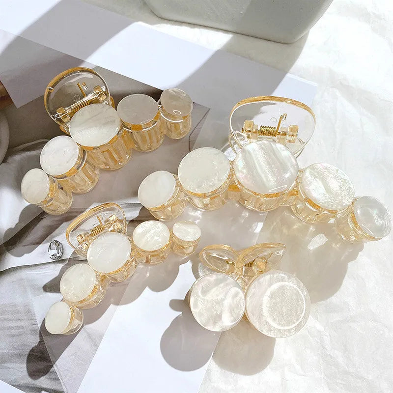 Elegant Solid Claw Clip – Everyday Hair Essential