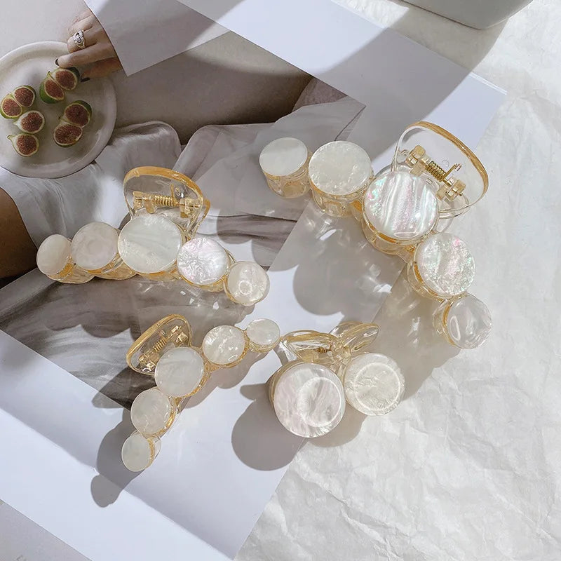 Elegant Solid Claw Clip – Everyday Hair Essential