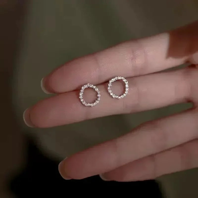 Crystal Circle Pendant – Elegant Gold Finish