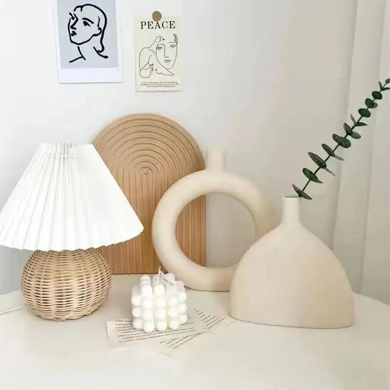 Minimal Bedroom Desktop Décor Prop – Aesthetic Accent